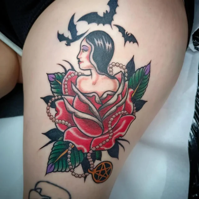 Lady from @rockinrobertart #happyneedlestattoo #tattoovienna #traditionaltattoo #colorfultattoo #boldwillhold #tattoo #traditional #traditionalart #boldtattoos