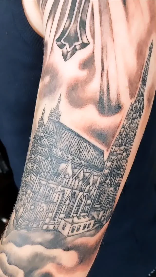 Tattoo von @monikaweber.happyneedles #happyneedlestattoo #monikaweber #london#woen#stephansdom