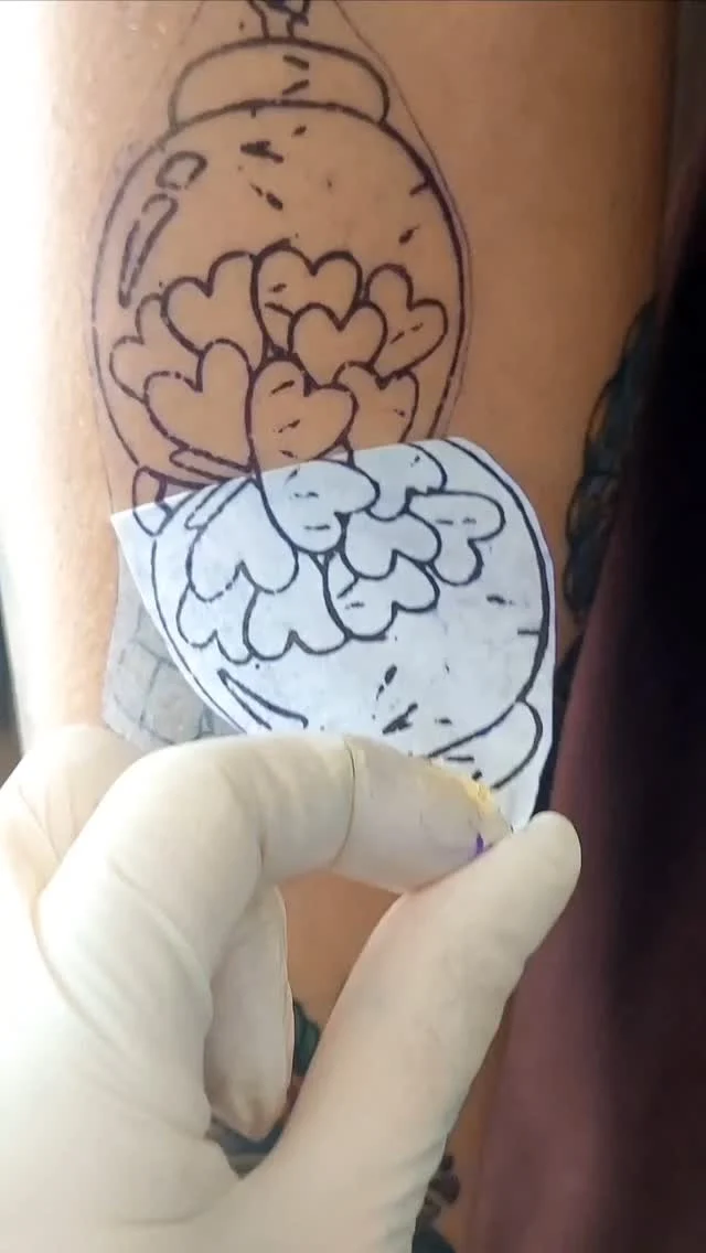 Sooo süß!!!Tattoo von @monikaweber.happyneedles #happyneedlestattoo #monikaweber #tattoowien #tattoovienna #tattooidea #tattooartist #candy#candyshop#love#tattooidea #farbtattoo #tattooedgirls #tattooedboys #herz#automat#zuckerlautomar#zuckerl #süß #sweet#flavours #candyheart