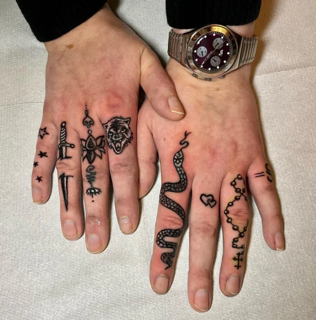 Finger done by @monikaweber.happyneedles #happyneedlestattoo #tattoovienna #fingertattoo #tattoo #blackandgreytattoo #tttism #ttt #tattooart