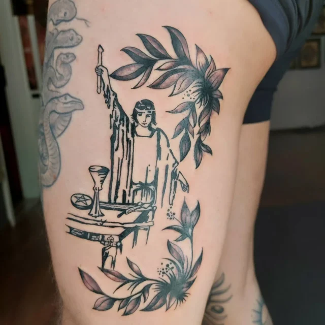 Tarotkarten "Der Magier" von @monikaweber.happyneedles #magier #tarotoz€tattoo#tattoovienna #happyneedlestattoo #monikaweber #tattoo#tattoostyle #tattoowien#magic#blackandgreytattoo #tattoodesign #tattooart#wien
