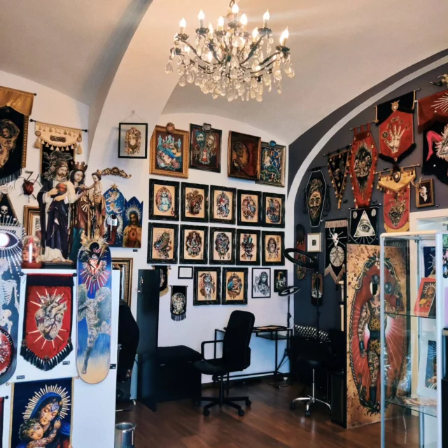 Es wird Zeit für ein neues Tattoo! Wir sind wieder da! Schreibt uns mit euren Terminvorschlägen. Wir freuen uns auf euch! 👹 #happyneedlestattoo #austriantattooists #tattooshopvienna #tattooshop #tattoo #vienna