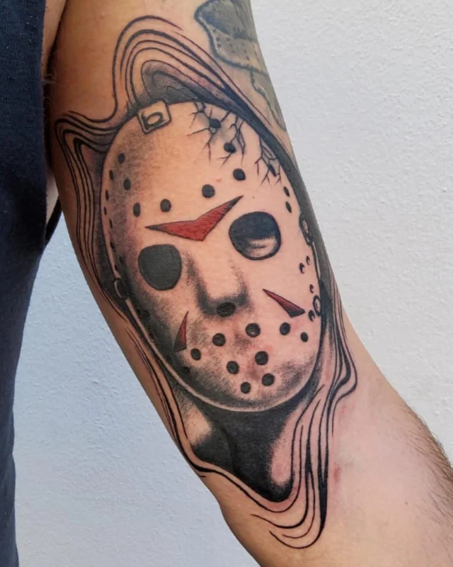 Jason & Ghostface von @rockinrobertart #happyneedlestattoo #tattoowien #blackandgreytattoo #boldtattoos #tattooart #viennatattoo