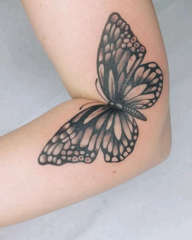 'like a butterfly, her wings unfloded' by @monikaweber.happyneedles #tattoos #tattooist #tattooideas #tattoo #tattooer #tattoosofinstagram #tätowiert #Tätowierer #vienna #happyneedlestattoo #black #bzw #blackandgreytattoo #butterfly #butterflytattoo #butterflytattoos