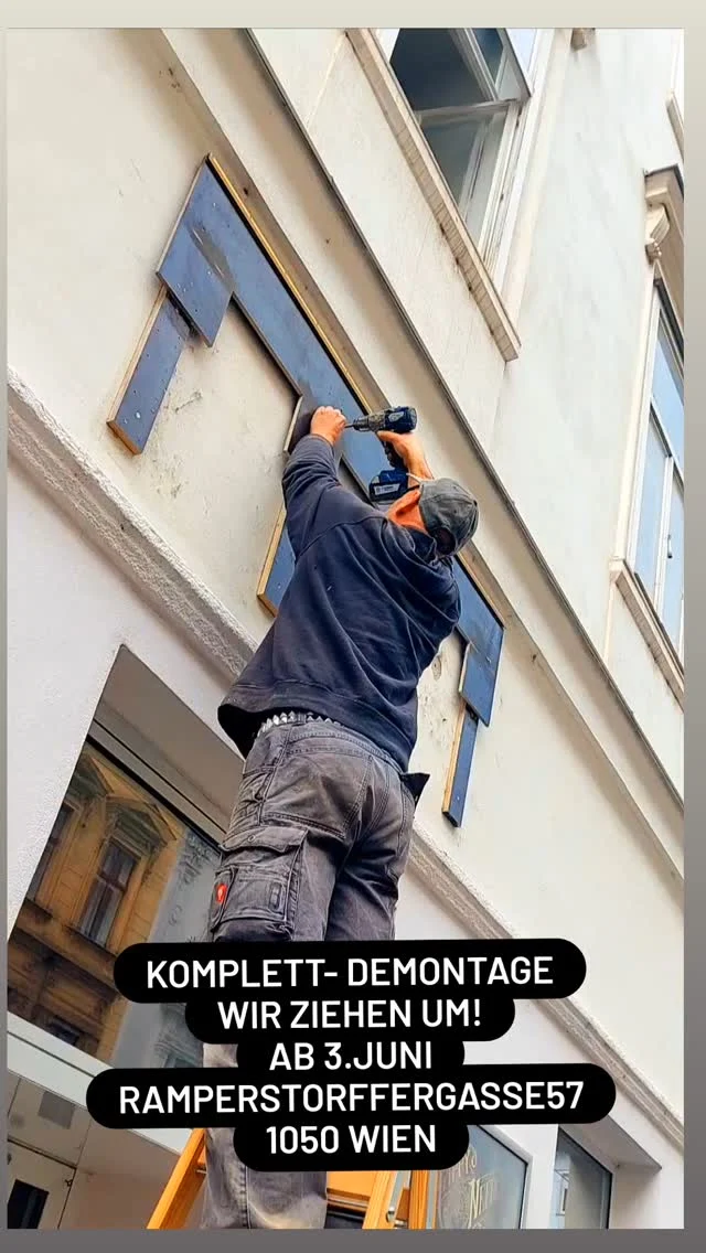 Wir sind ab 3.Juni in der Ramperstorffergasse 57,1050 Wien Nur 850m vom jetzigen Studio entfernt. #happyneedlestattoo #monikaweber #rockingrobertart #viennatattoo #tattoovienna #tattoowien #tattooidea #monicadimontebello #tattooartist #happyneedles