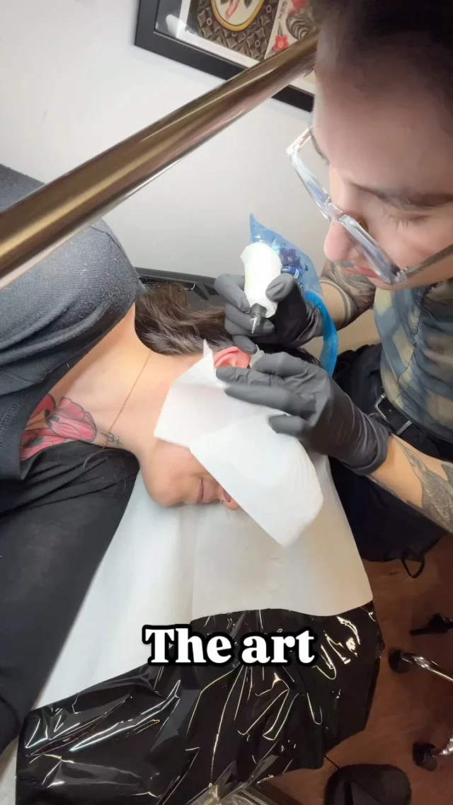 When Mom’s not home! @tattschu working her magic on the wonderful @lisa.raised.by.wolves 🎥 @lilli.brauner