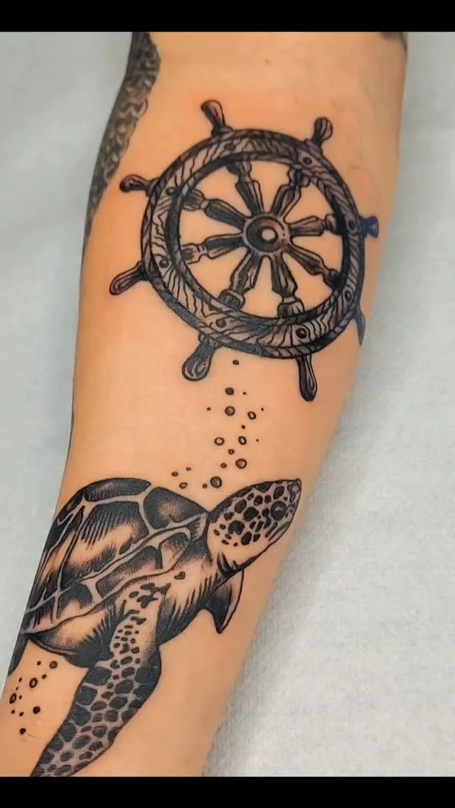 Tattoo by Monika #happyneedlestattoo #monikaweber #turtle #turtletattoo #steuerrad