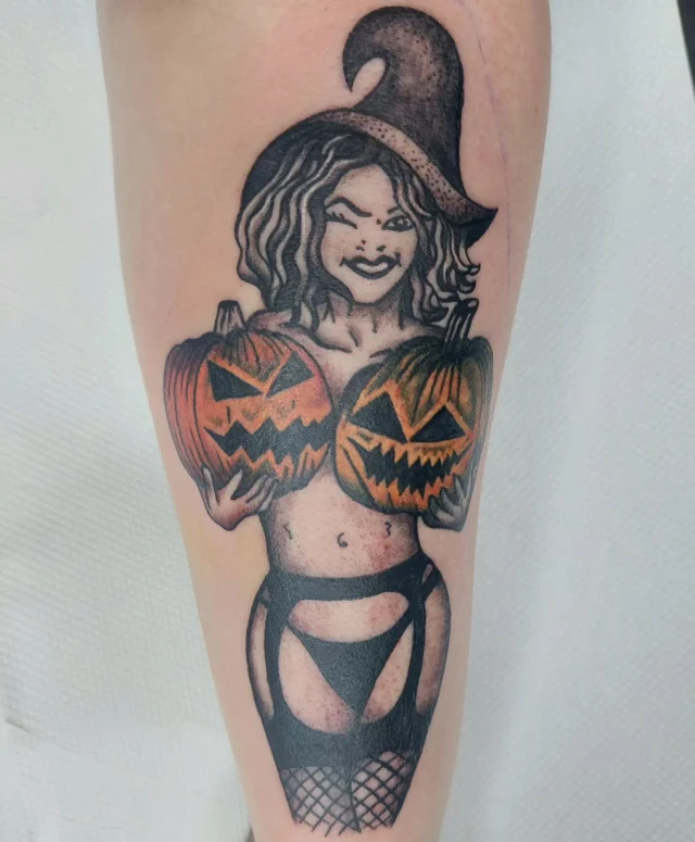 Tattoo by Monika #happyneedlestattoo #halloween #halloweenflash #pumpkin #wirch #kürbis# hexe #sexy#naked#costume#cosplay #tattoo #tattoedgirl #pinup #pinupstyle #tattoovienna #monikaweber #monicadimontebello #tattooshopvienna #tattooideas